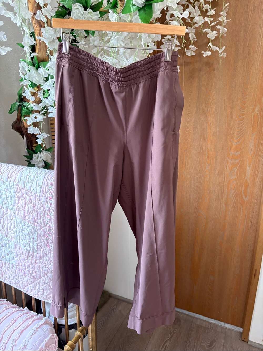 lululemon athletica Wanderer Culotte - Cherry Cola Plum - Picture 6 of 10